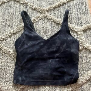 selling a pretty lulu align tank!